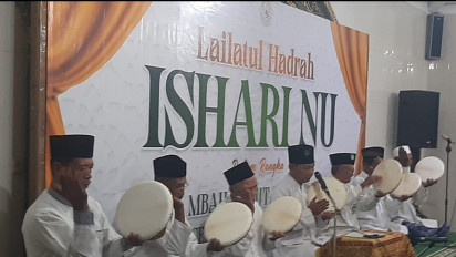 Ingatkan Asal Usul Leluhurnya, Ratusan Bapak-bapak di Gresik Gelar Festival Hadrah
