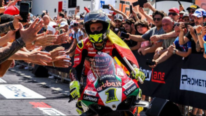 Pebalap Aruba.It Ducati Alvaro Bautista Raih Kemenangan Pertama di Sirkuit Imola pada Race 1 WSBK Italia