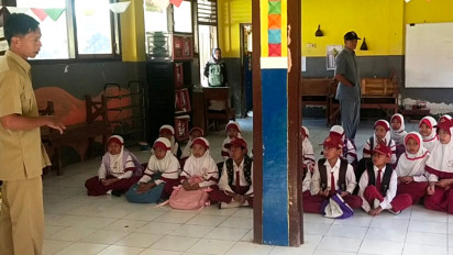 Masuk Tahun Ajaran Baru, Puluhan Siswa Korban Terdampak Banjir Bandang Lumajang Tetap Semangat Bersekolah