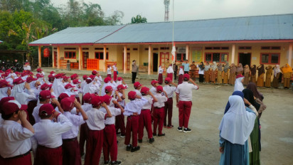 Hari Pertama Masuk Sekolah, Polres Lampung Barat Berikan Edukasi Bahaya Bullying kepada Siswa SD