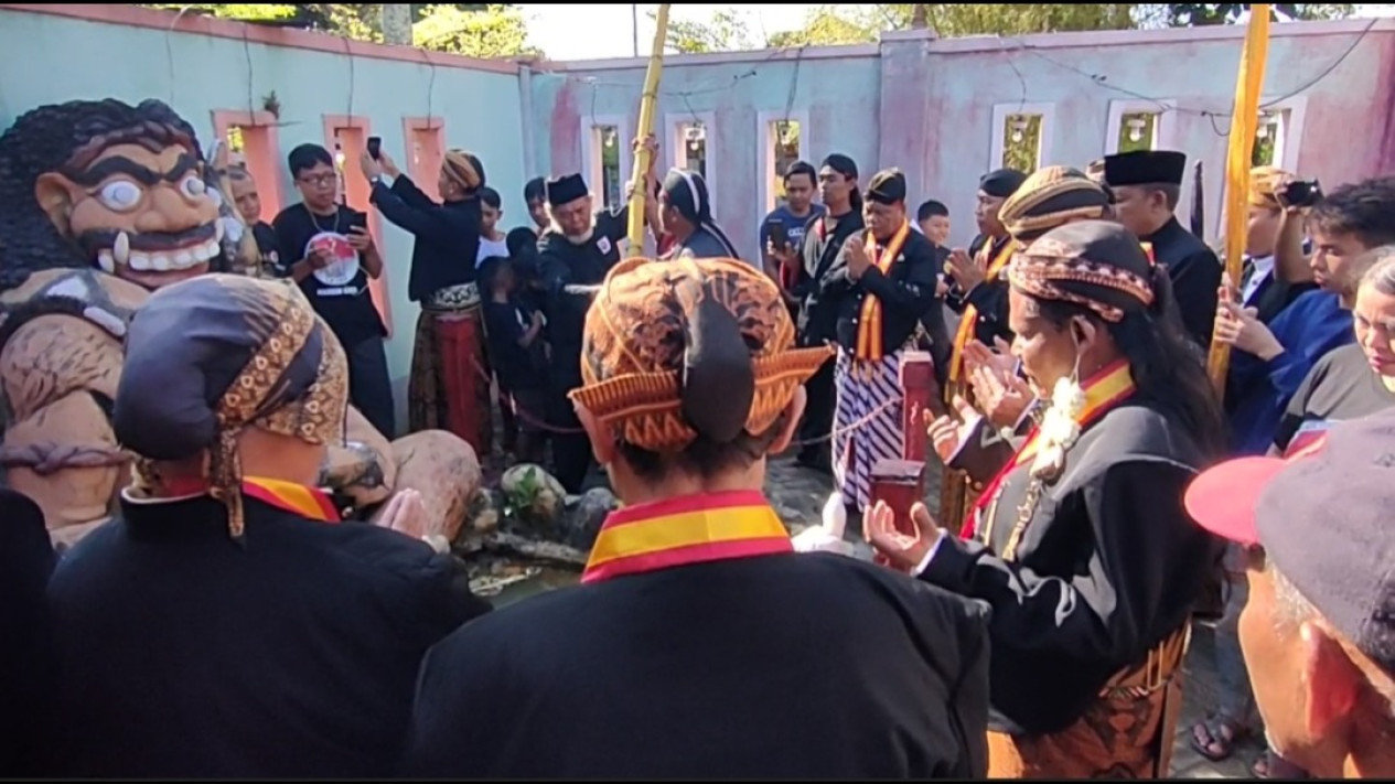 Tradisi 1 Suro, Wisata Umbul Square Madiun Gelar Ruwatan Pusaka dan Sendang
            - galeri foto