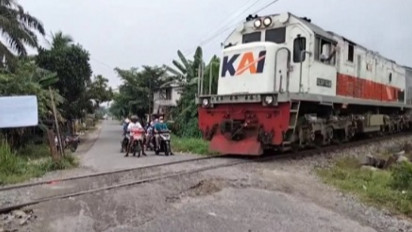 Siapa yang Bertanggung Jawab di Perlintasan Kereta Api Tanpa Palang? Ini Penjelasan PT KAI