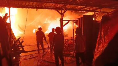 Dua Gudang Mebel di Pasuruan Ludes Terbakar, 5 Mobil Damkar Diterjunkan