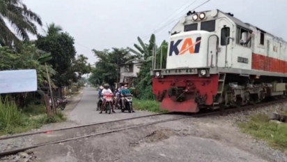 Siapa yang Bertanggung Jawab Perlintasan Kereta Api Tanpa Plang: PT KAI Jelaskan Peraturannya