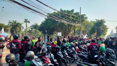 Ratusan Ojek Online dari Surabaya Raya Konvoi Menuju Kantor Aplikator dan Gubernur Jatim di Surabaya