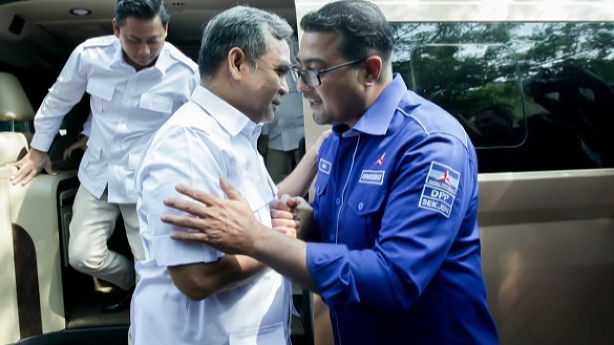 Gerindra Sambangi Markas Demokrat, Hinca: Putih Biru Cocok Ini
            - galeri foto