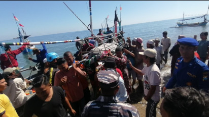 KLM Dihantam Ombak hingga Tenggelam di Selat Madura, 2 Orang Meninggal 3 Hilang