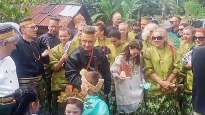 'Satu Kampung' dari Polandia datangi Kampung Bulupoddo, Sinjai, Gadis Lajang Oliwia Koscik Jadi Perhatian Warga