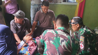 Timkes Satgas TMMD ke-117 Beri Layanan Sunatan Gratis kepada Masyarakat Buru Karimun