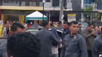 Jokowi Dihadang Ibu-ibu di Bengkulu, Ini Permintaannya