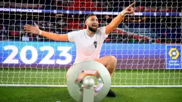 Penjaga gawang Paris St Germain Gianluigi Donnarumma