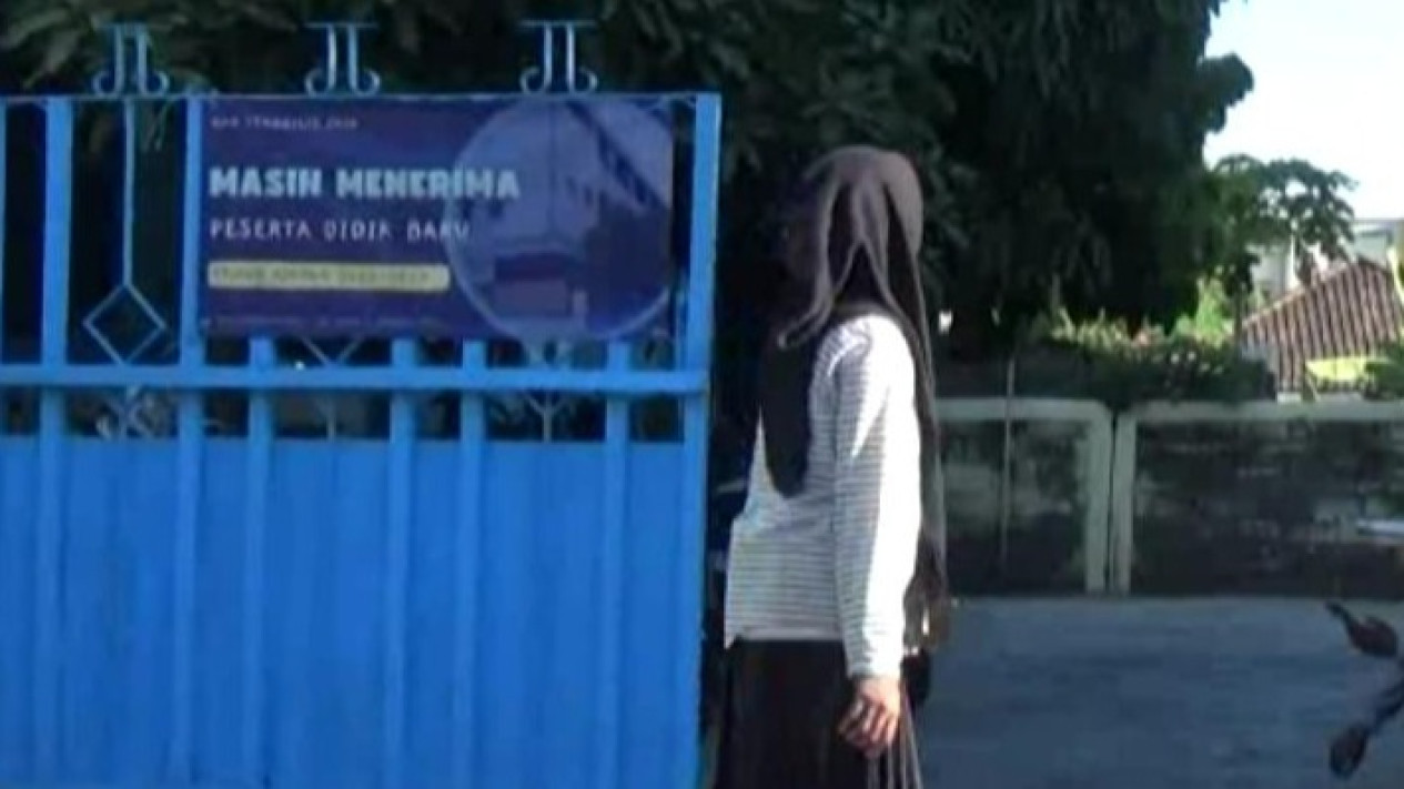 Sekolah SMP Swasta di Surabaya Sepi Peminat, Diduga Ada Oknum Nakal Jual Bangku Kosong
            - galeri foto