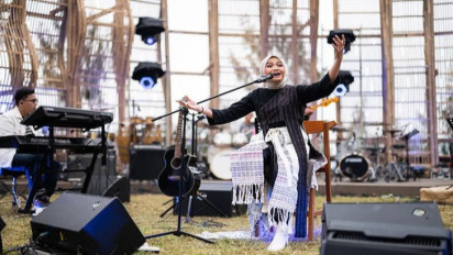 Suara Merdu Salma Salsabil Bikin Hangat Dinginnya Jazz Gunung Bromo di Ketinggian 2000 MDPL