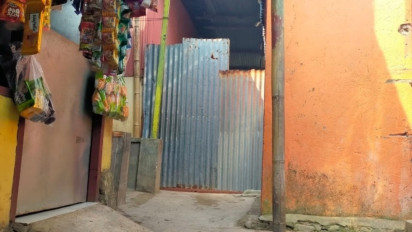 Ketua RT Tutup Jalan dengan Seng Usai Cekcok Mulut vs Warga, Lurah Barombong : Sementara Dimediasi Bhabinkamtibmas