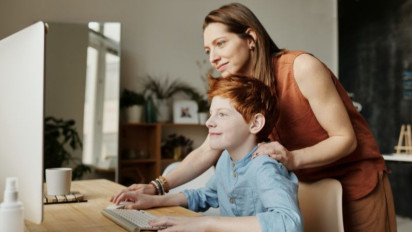 3 Cara Ampuh Ciptakan Kebiasaan Digital Anak Remaja yang Sehat di Musim Liburan Sekolah
