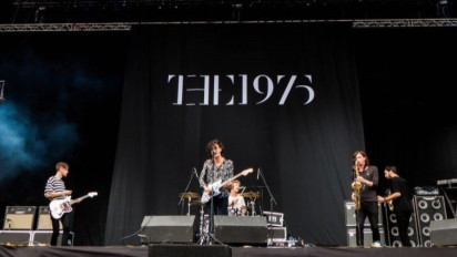 Aksi Ciuman Sesama Jenis Vokalis dan Pemain Bas The 1975 Lukai Hukum Negara Malaysia, Begini Reaksi Keras Polisi