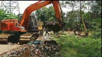 Atasi Keluhan Masyarakat Dari Perbuatan Masyarakat - Camat Patumbak Kerahkan Excavator