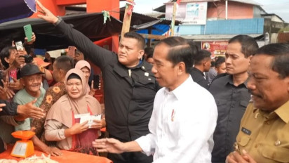 Viral Paspampres Tarik Tangan Bupati Bengkulu Utara saat Kunjungan Jokowi, Ini Penjelasan Istana