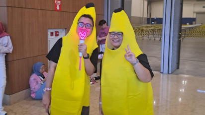 Tampil 'All Out' Kenakan Kostum Pisang, Fans Ini Berhasil Mencuri Perhatian Taeyeon di konser The Odd of Love in Jakarta