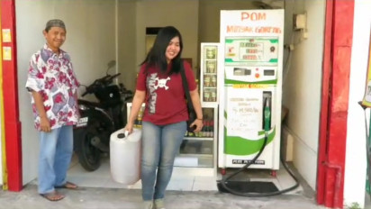 Praktis dan Efisien, Warga Sidoarjo Layani Penjualan Minyak Goreng Curah dengan Mesin Pompa BBM
