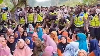 Viral Aksi Polisi Bubarkan Demo di PT FPIL, Polda Jambii: Warga Blokir Jalan Sampai 2 Minggu
