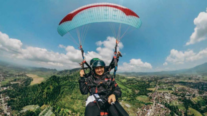 Wisata Seru! Asyiknya Menikmati Olahraga Paralayang di Gunung Menyan Banyuwangi
