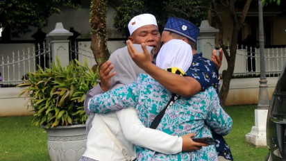 Suasana Haru Warnai Kedatangan Jemaah Haji asal Kabupaten Lumajang, Wabup : Pelaksanaan Berjalan Lancar
