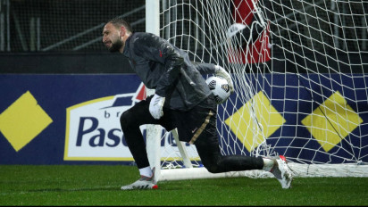 Bikin Ngilu! Kiper PSG Alami Cedera Horor, Muka Ditendang Lawan hingga Berdarah