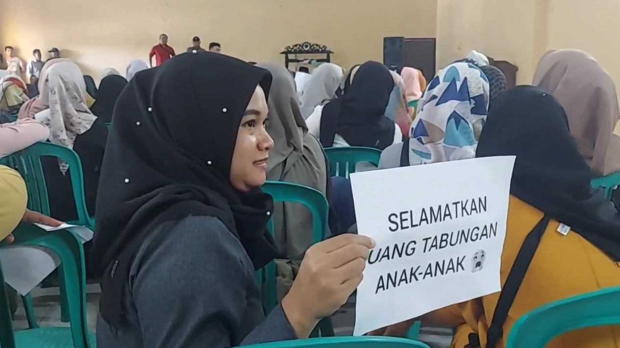 Tabungan Rp800 Juta Milik Siswa SD di Tasikmalaya Masih Gaib, Orang Tua Terpaksa Pinjam Uang untuk Daftar Sekolah
            - galeri foto