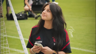 Cantik Bak Bintang Film, Admin Medsos Bayern Munchen Ini Curi Perhatian Netizen