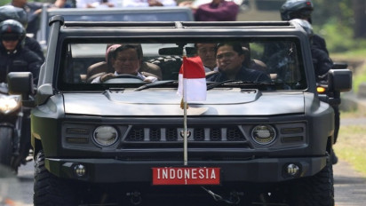 Prabowo Setiri Jokowi, Iriana, dan Erick Naik Maung di Malang