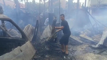 Kebakaran di Padangsidimpuan Hanguskan 3 Rumah, Pemilik Rumah Dilarikan ke Rumah Sakit