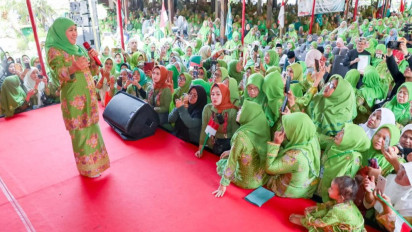 Ikhtiar Muslimat NU Tekan Angka Kematian Bayi, Khofifah Serahkan Bantuan Inkubator dan Fototerapi Gratis