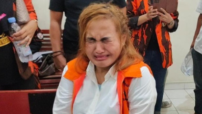 Rindu Keluarga, Tersangka Lina Mukherjee Menangis di Sidang: "Saya Sedih Keluarga Saya Ada di Kalimantan"