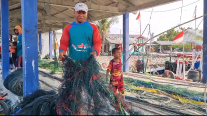 Temukan Bangkai Pesawat, Seorang Nelayan di Gresik Mengeluh soal Jaring yang Rusak Seharga Rp7 Juta