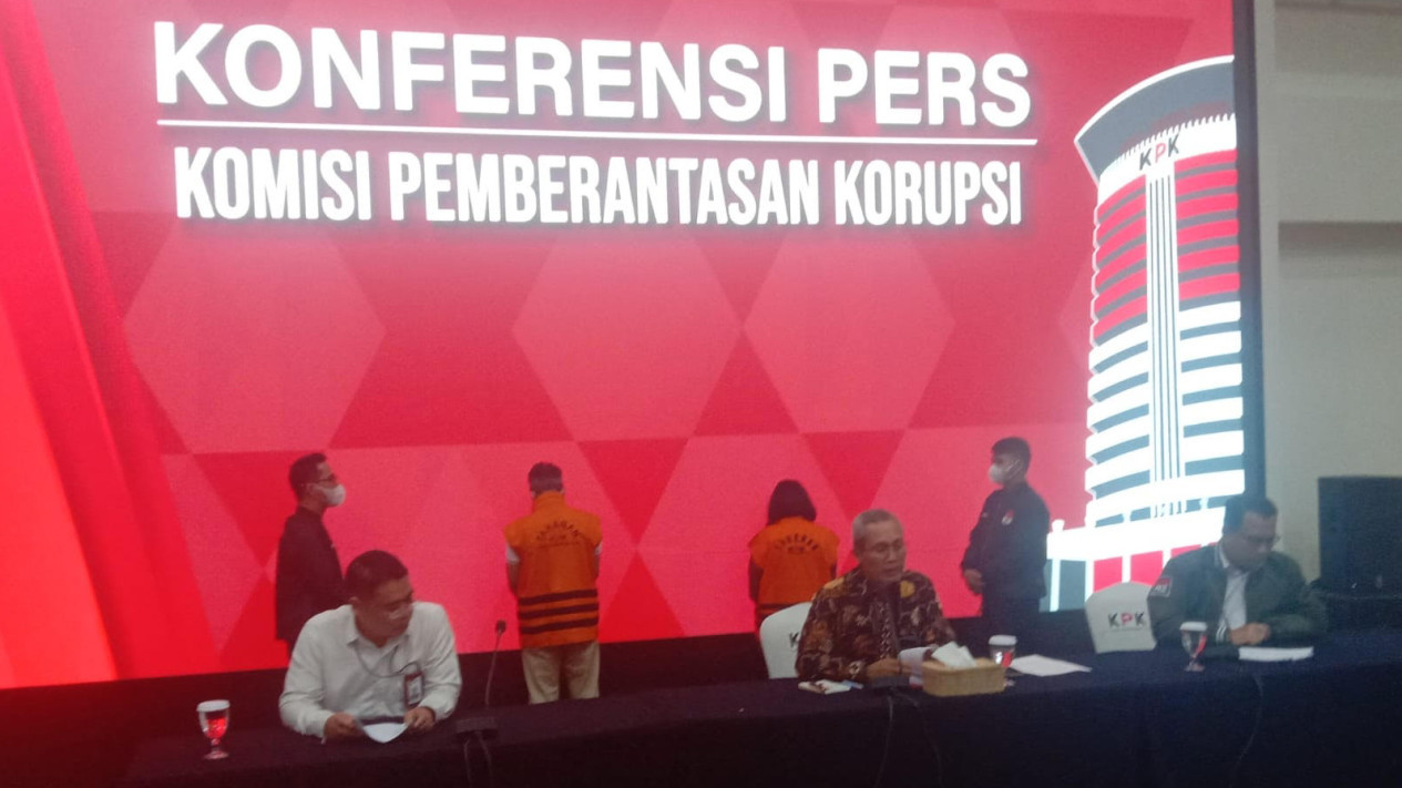 KPK Tetapkan Henri Alfiandi Kepala Basarnas 2021-2023 Resmi Jadi Tersangka Suap Proyek Alat Deteksi Reruntuhan
            - galeri foto