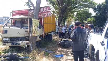 Detik-detik Pemotor Tewas Tertabrak Truk di Madiun Terekam CCTV