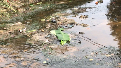 Geger! Mayat Bayi Terbungkus Plastik Merah Ditemukan Warga di Aliran Sungai