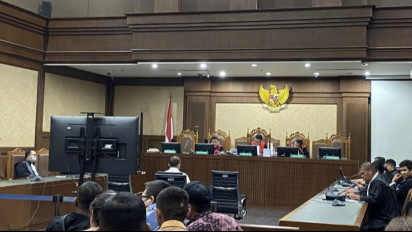 Hakim Tolak Eksepsi Irwan Hermawan,  Jaksa Diperintahkan Lanjutkan Pemeriksaan Para Terdakwa Kasus Korupsi BTS