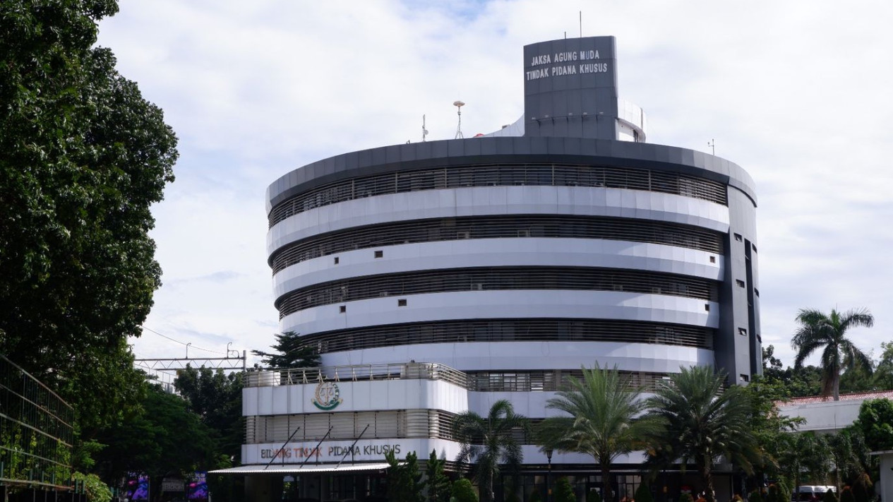 Setelah Menko Perekonomian Airlangga Hartarto, Kejagung Bakal Periksa Eks Mendag Muhammad Lutfi
            - galeri foto