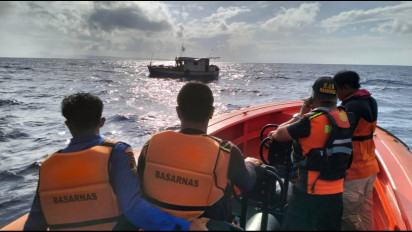 Tim SAR Berhasil Temukan Nelayan yang Alami Kapal Mati Mesin di Perairan Mentawai dengan Kondisi Selamat