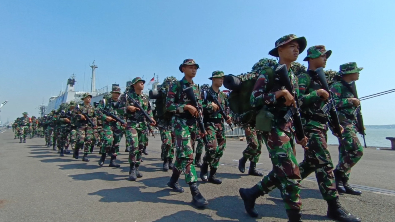 Latgab TNI, Ribuan Personil Militer Tiga Matra TNI Diberangkatkan ke Banongan Situbondo
            - galeri foto