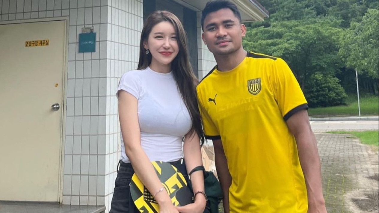 Demi Foto Bareng Asnawi, Model Cantik Korea Selatan Ini Rela Tunggu Pemain Timnas Indonesia Itu sampai …
            - galeri foto
