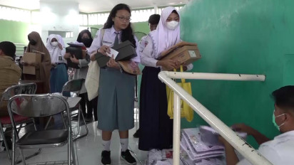 Kepala Dindik Jatim Terbitkan Moratorium Koperasi Sekolah SMAN/SMKN DIlarang Jual Seragam Sekolah, Ini Alasannya