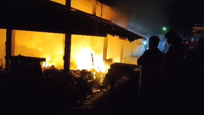 Puluhan Kios di Pusat Pasar Sidikalang Kabupaten Dairi Hangus Dilalap Api