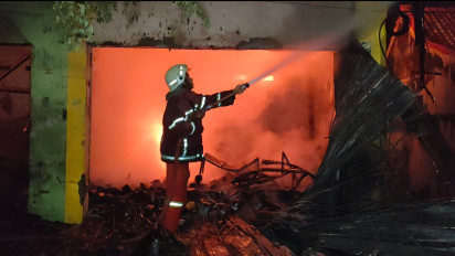 Kebakaran Hebat Hanguskan Empat Unit Ruko di Kota Pekalongan, Diduga Berasal dari Kebocoran Gas