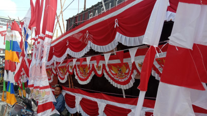 Menjelang HUT RI ke-78, Pedagang Bendera Musiman Mulai Bermunculan di Karimun