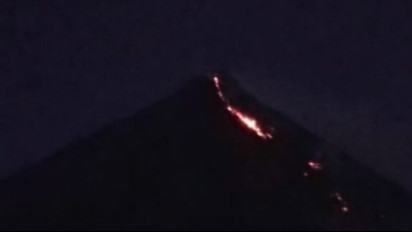 Guguran Lava Gunung Karangetang di Pulau Siau Sulawesi Utara Terpantau Meluncur ke Lima Sungai