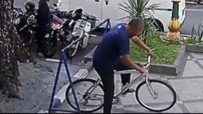 Viral di Medsos, Pria Curi Sepeda Gunung Milik Karyawan Kafe di Kawasan Haritage Kayutangan Terekam CCTV