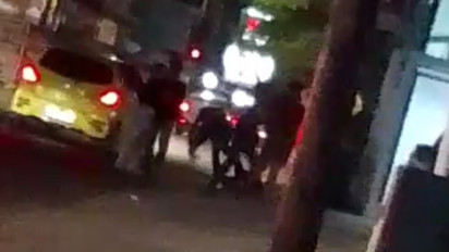 Polisi Buru Pelaku Pengeroyokan dan Penikaman yang Menyebabkan Pemuda Meninggal Dunia di Depan Sebuah Hotel di Makassar